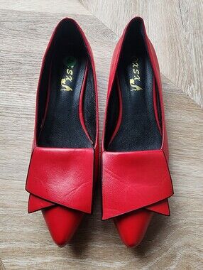Gorgeous Unique SXS Red Pointed Toe Origami Bow Flats - Size 8